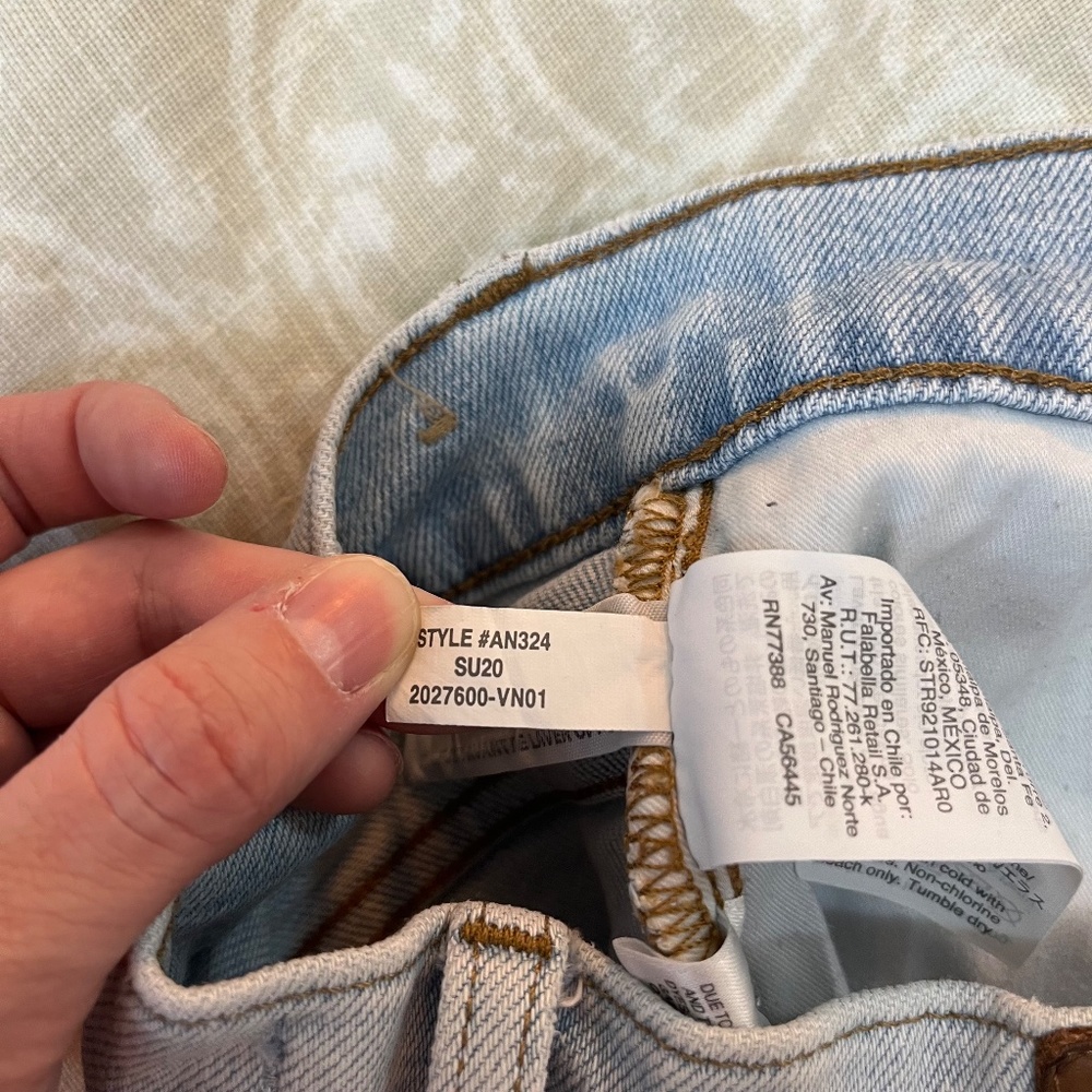 ✨3 for $50✨Madewell Mid-Rise Classic Straight Jeans, Knee-Rip, 25 - Picture 14 of 17